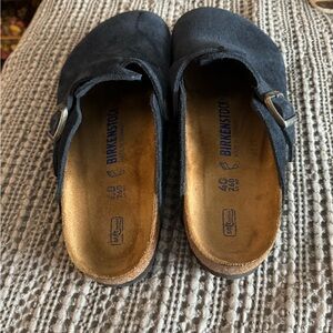 Birkenstock women’s dark blue clogs